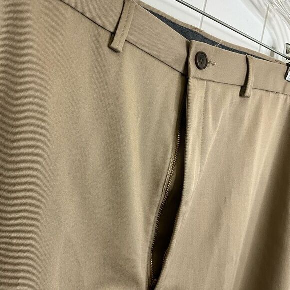 Haggar Men's Size 44x36 Premium Khaki Classic Fit No Iron Pants Trousers - Picture 10 of 15